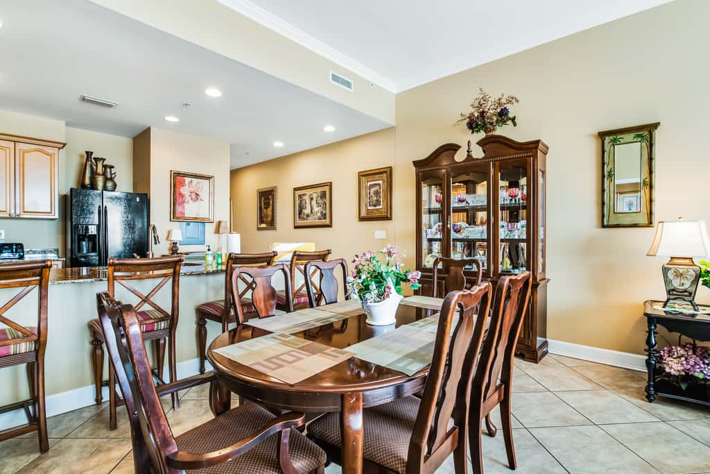 Bay-facing condo with majestic view & shared lagoon-style pool,hot tub