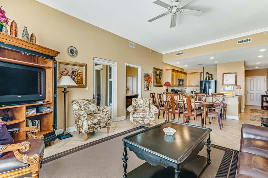 Bay-facing condo with majestic view & shared lagoon-style pool,hot tub