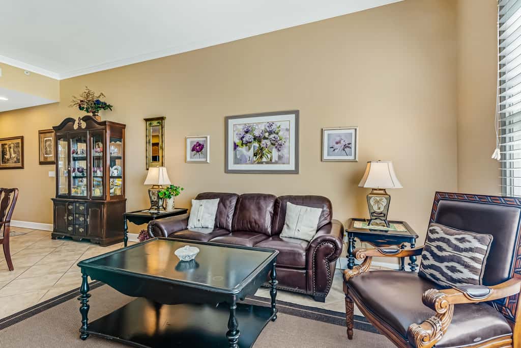 Bay-facing condo with majestic view & shared lagoon-style pool,hot tub