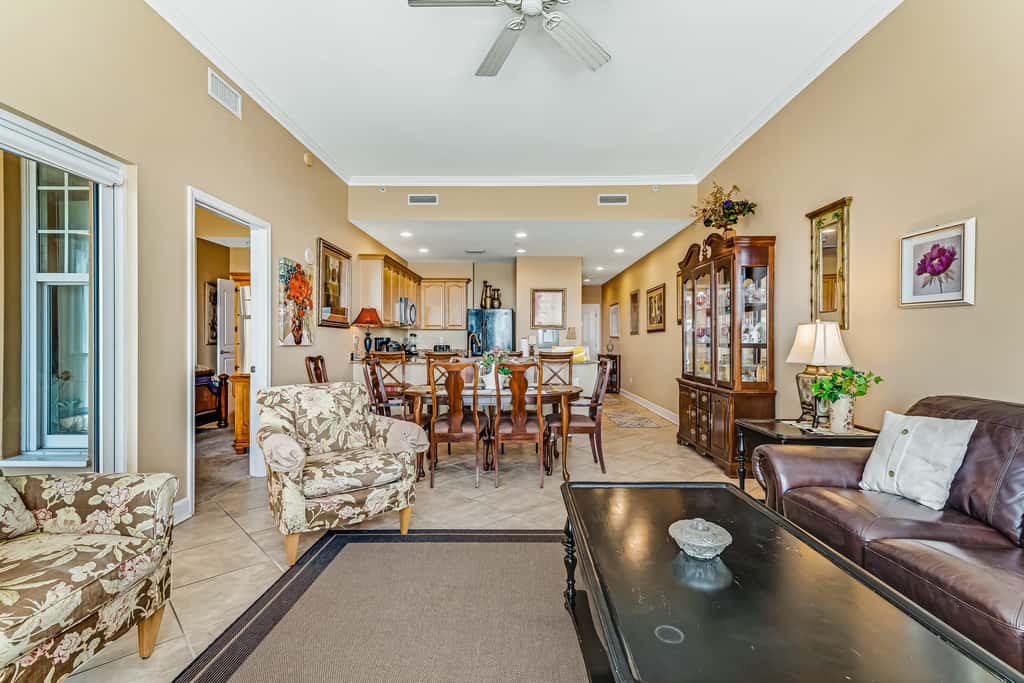 Bay-facing condo with majestic view & shared lagoon-style pool,hot tub