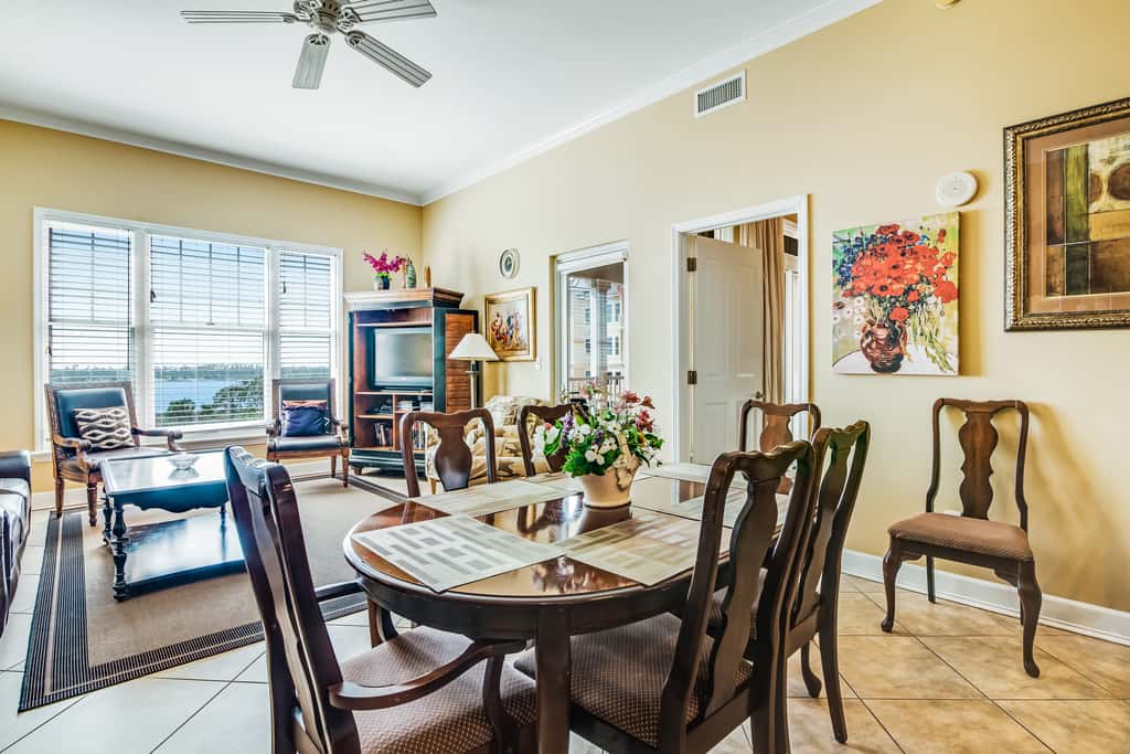 Bay-facing condo with majestic view & shared lagoon-style pool,hot tub