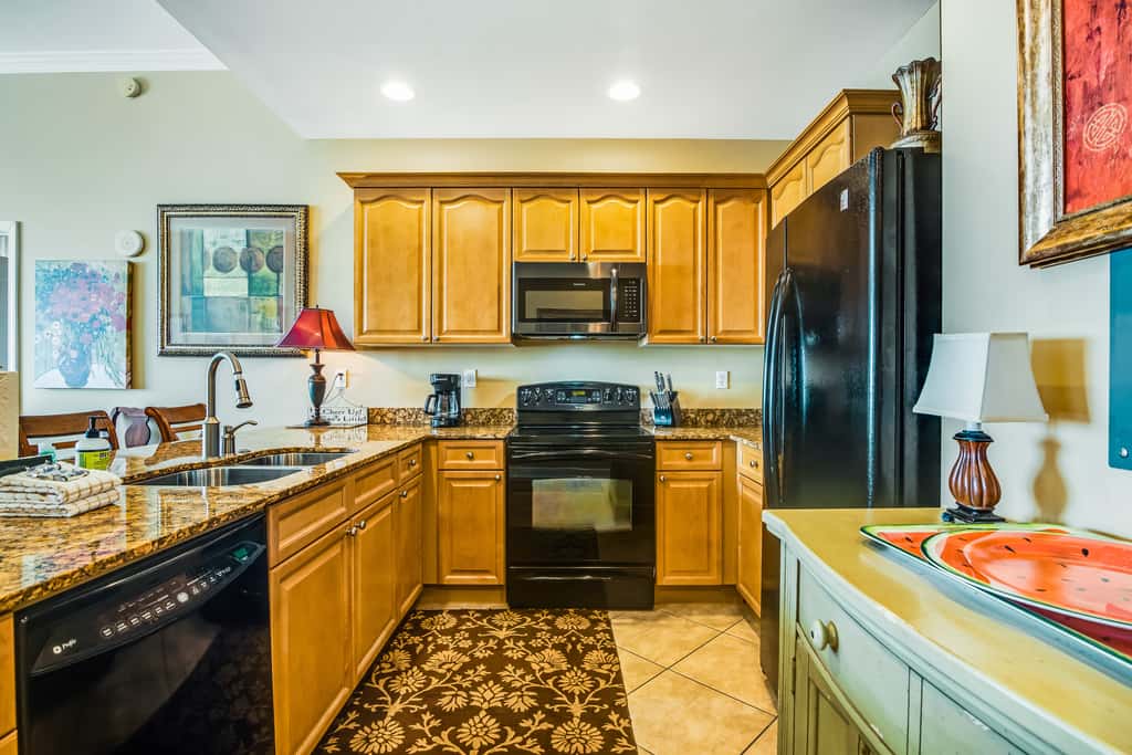 Bay-facing condo with majestic view & shared lagoon-style pool,hot tub