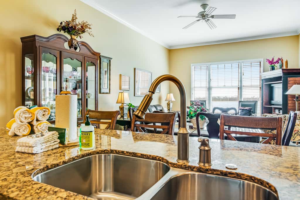 Bay-facing condo with majestic view & shared lagoon-style pool,hot tub