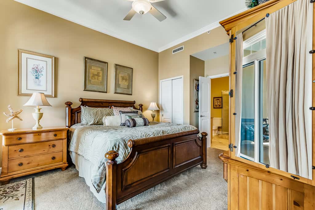 Bay-facing condo with majestic view & shared lagoon-style pool,hot tub