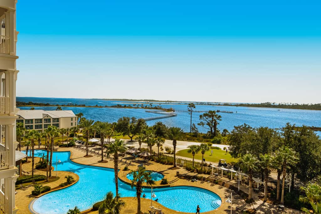 Bay-facing condo with majestic view & shared lagoon-style pool,hot tub