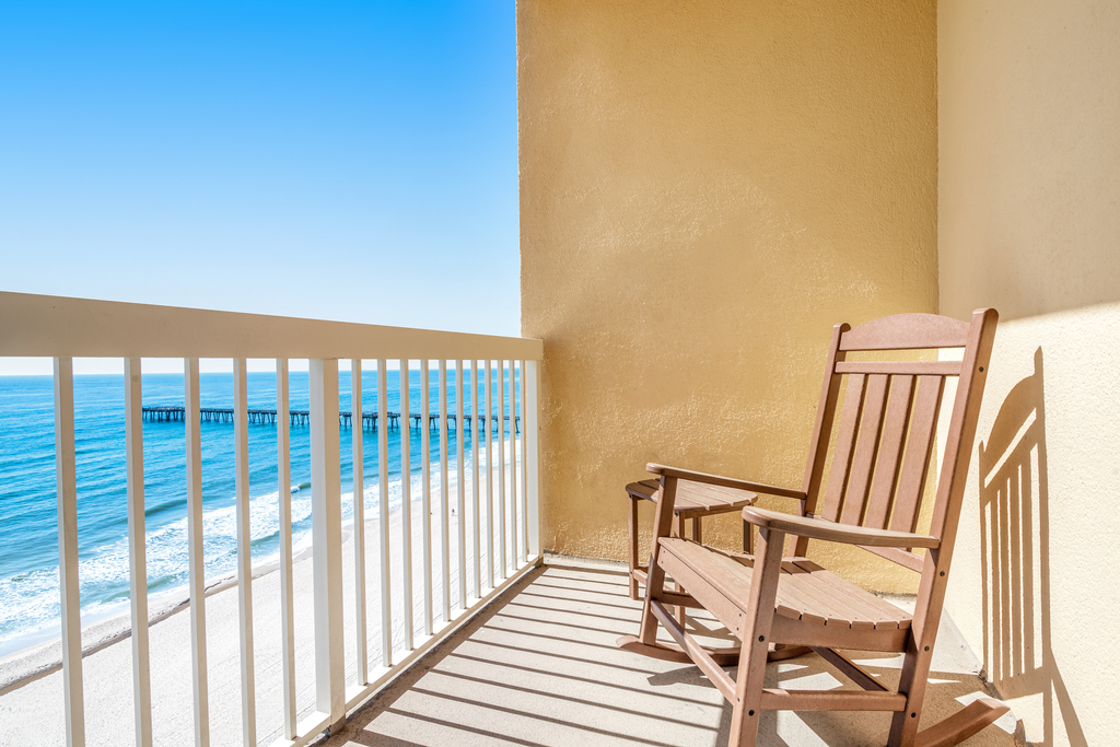 High-rise condo with pool & ocean views - walk to the beach