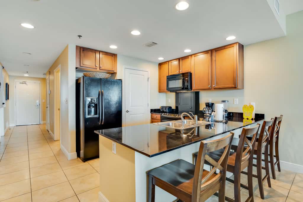 Beautiful condo with all the comforts of home, Pool, Hot tub