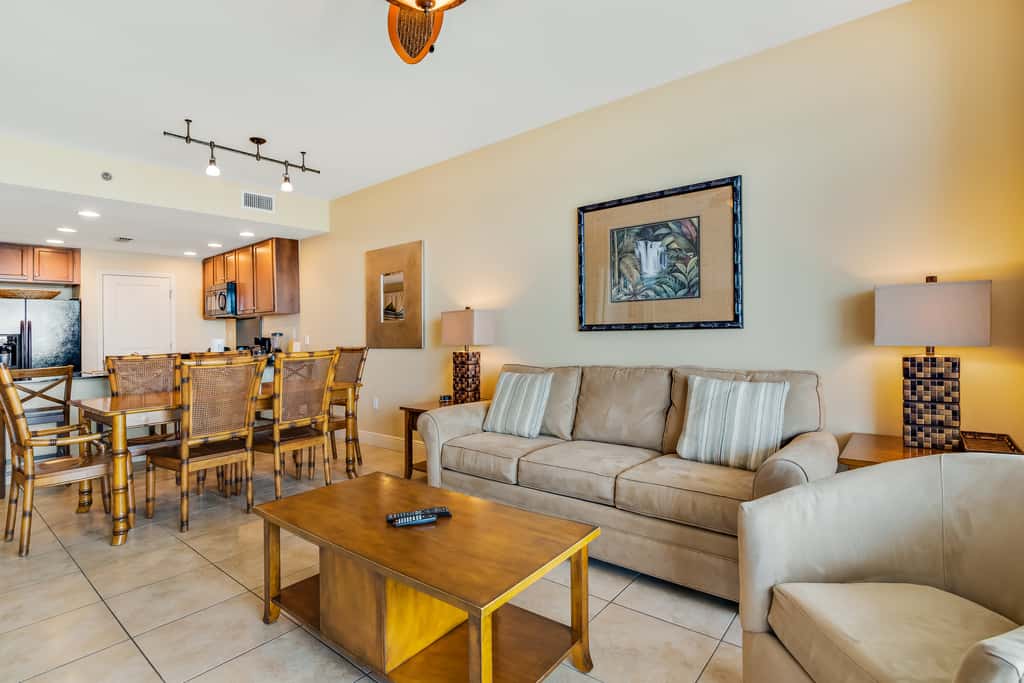 Beautiful condo with all the comforts of home, Pool, Hot tub