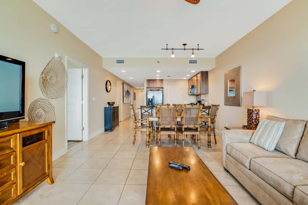 Beautiful condo with all the comforts of home, Pool, Hot tub