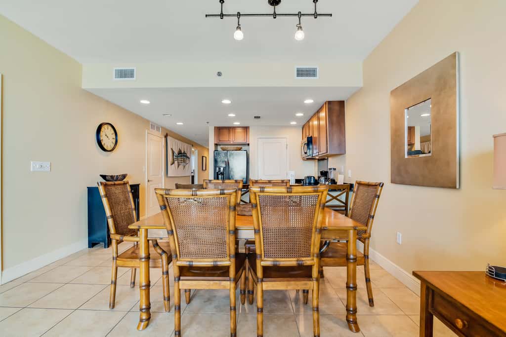 Beautiful condo with all the comforts of home, Pool, Hot tub