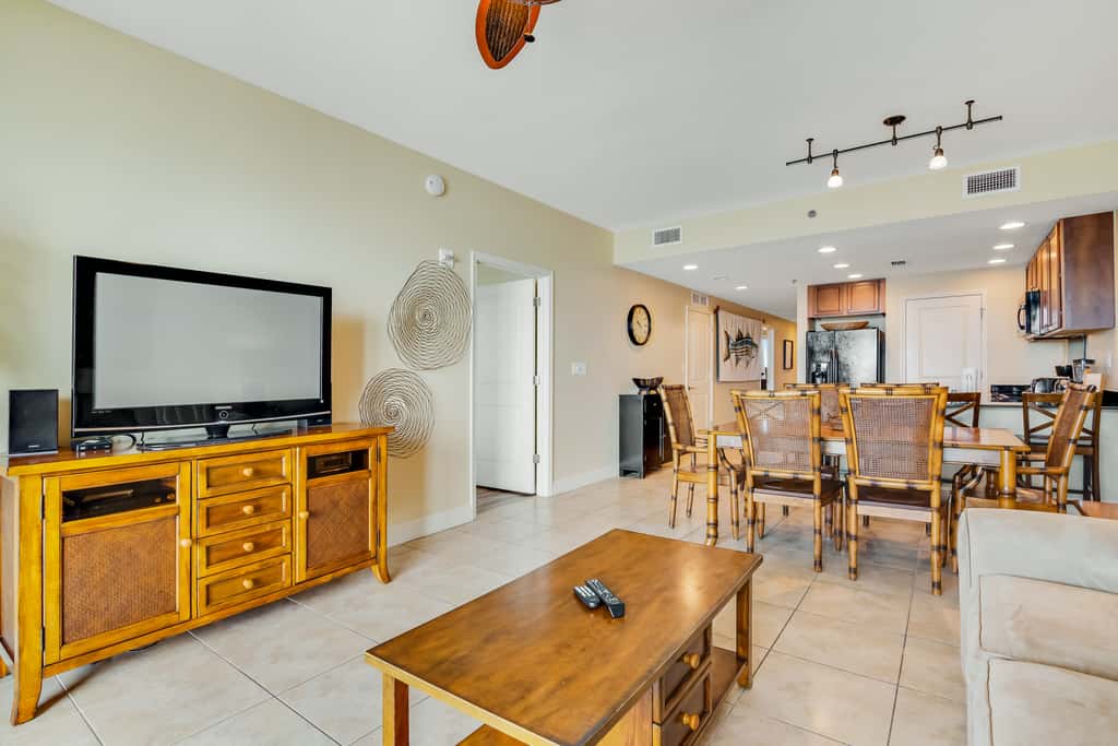 Beautiful condo with all the comforts of home, Pool, Hot tub