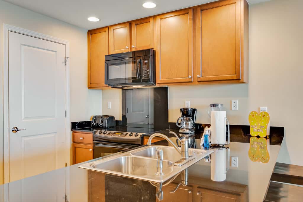 Beautiful condo with all the comforts of home, Pool, Hot tub