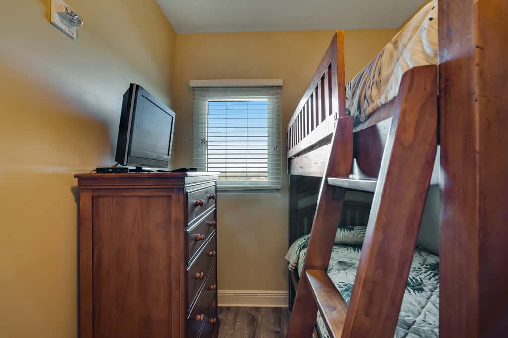 Beautiful condo with all the comforts of home, Pool, Hot tub
