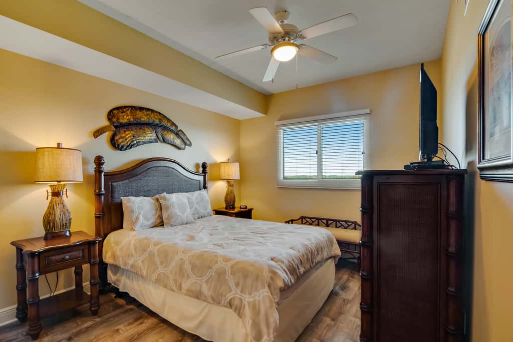 Beautiful condo with all the comforts of home, Pool, Hot tub