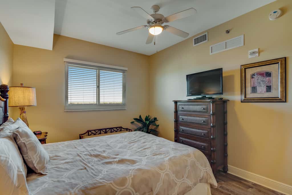 Beautiful condo with all the comforts of home, Pool, Hot tub