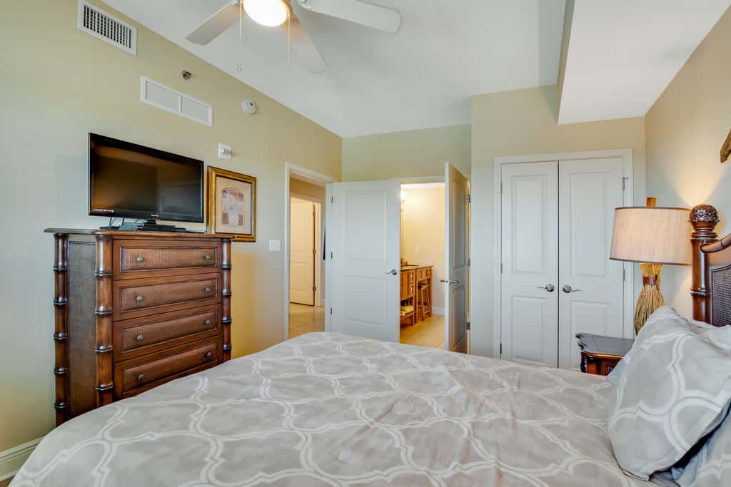 Beautiful condo with all the comforts of home, Pool, Hot tub
