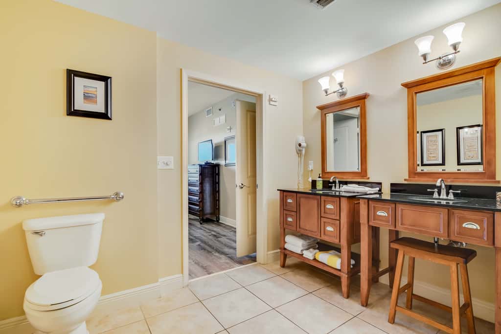 Beautiful condo with all the comforts of home, Pool, Hot tub
