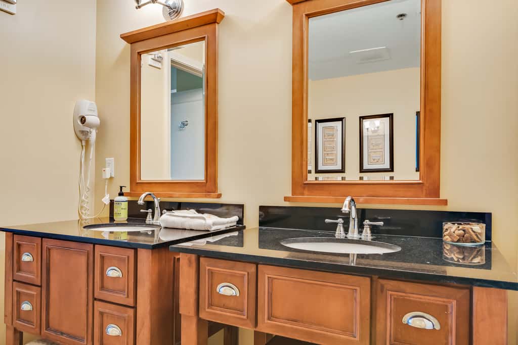 Beautiful condo with all the comforts of home, Pool, Hot tub
