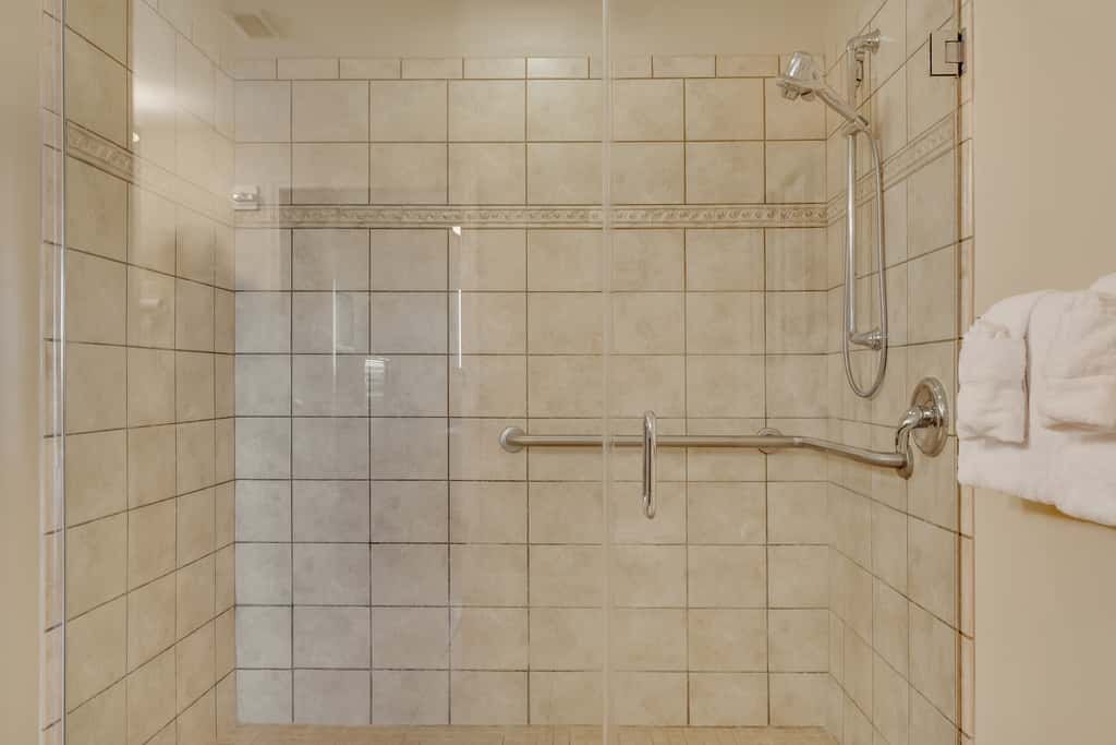 Beautiful condo with all the comforts of home, Pool, Hot tub