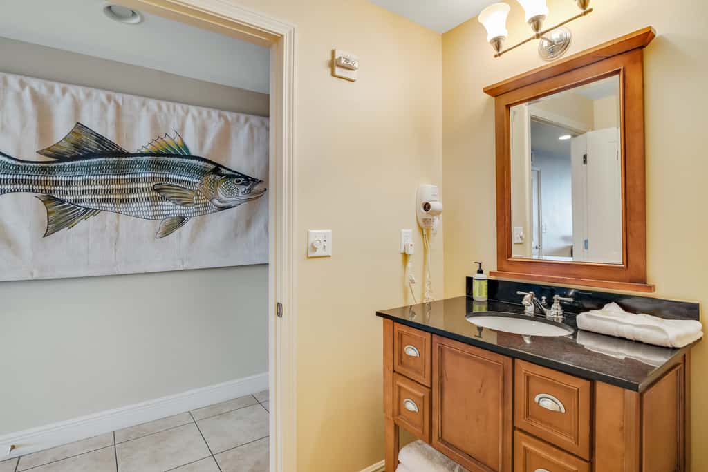 Beautiful condo with all the comforts of home, Pool, Hot tub