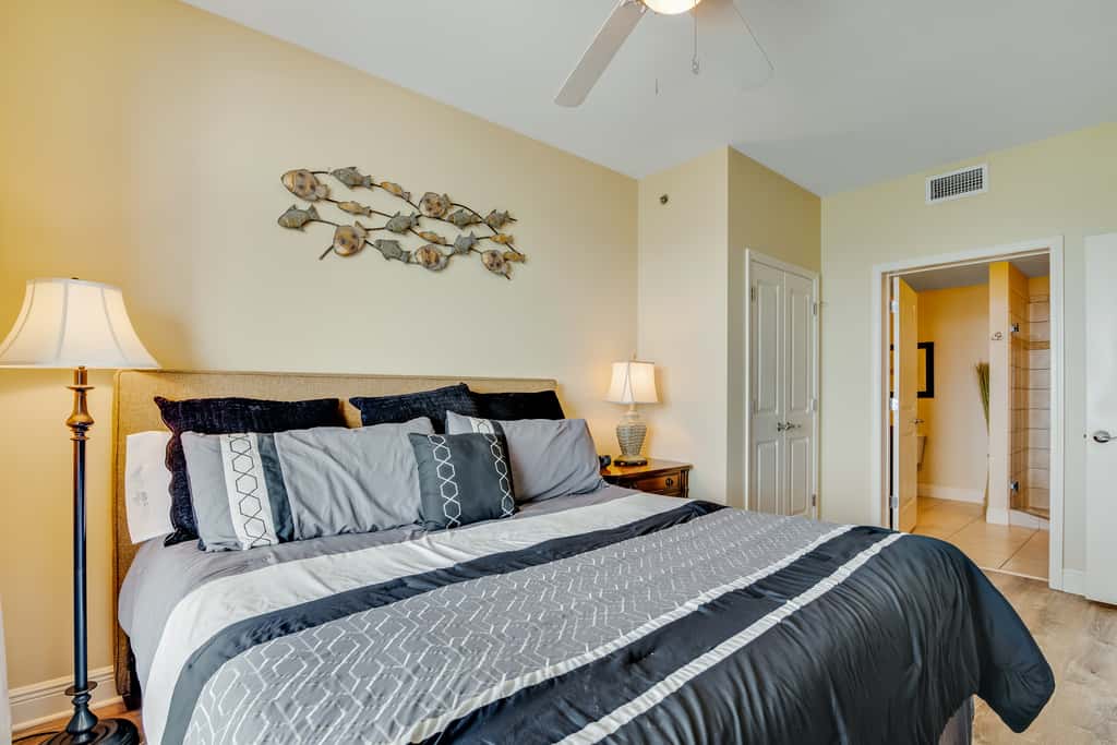 Beautiful condo with all the comforts of home, Pool, Hot tub