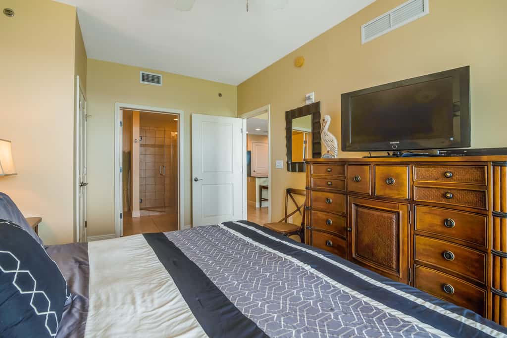 Beautiful condo with all the comforts of home, Pool, Hot tub