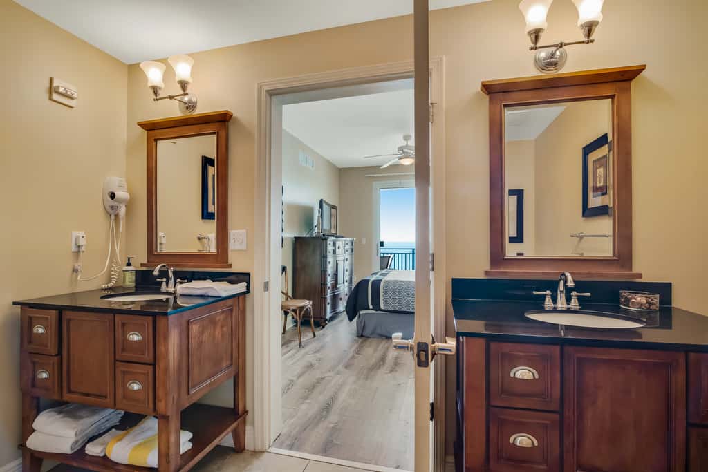 Beautiful condo with all the comforts of home, Pool, Hot tub