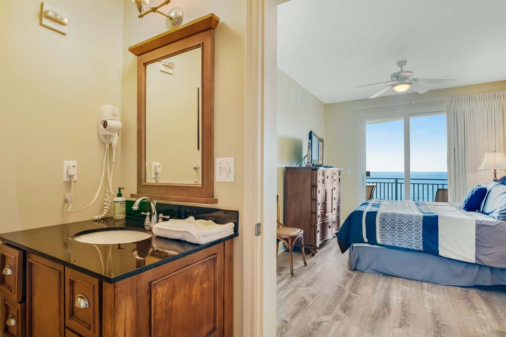 Beautiful condo with all the comforts of home, Pool, Hot tub