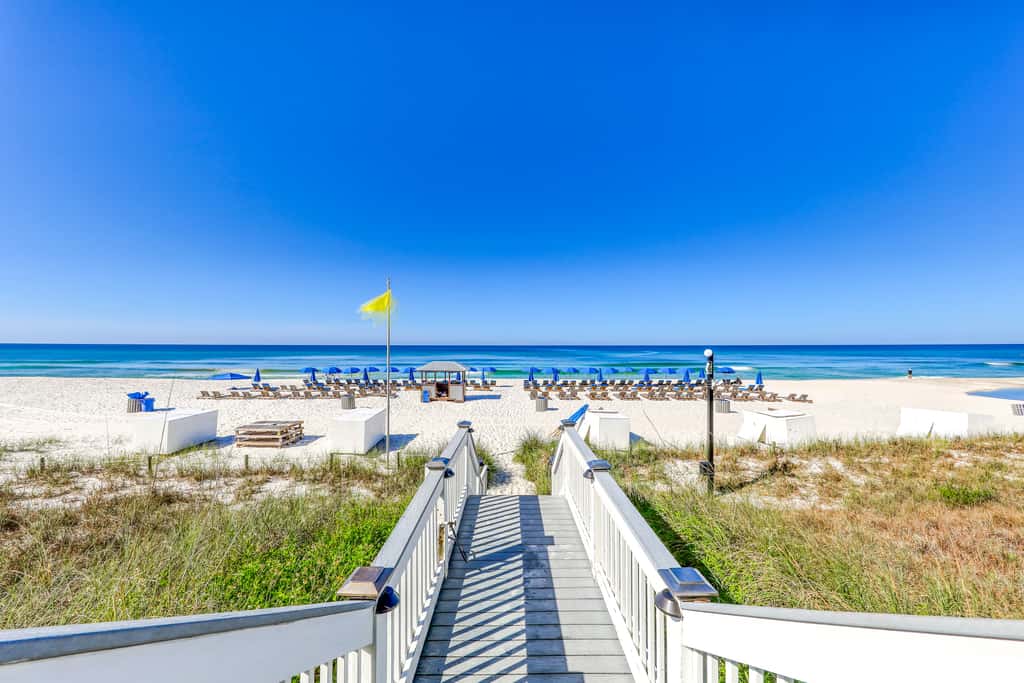 Beautiful condo with all the comforts of home, Pool, Hot tub