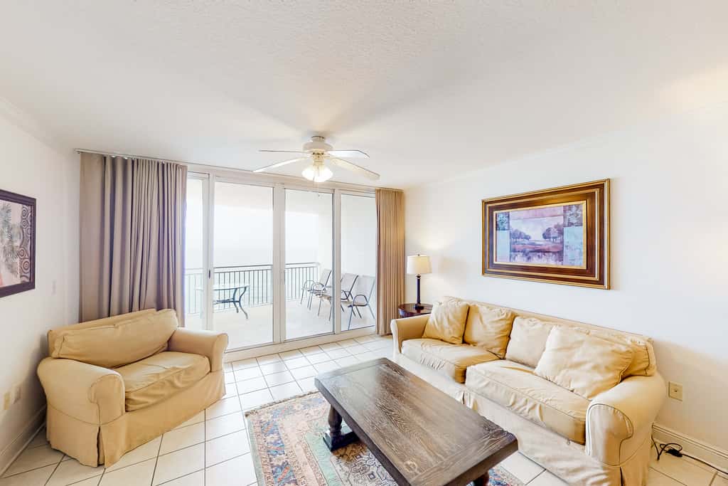 Beachfront condo with Gulf views, private balcony, pools, hot tub & beach access