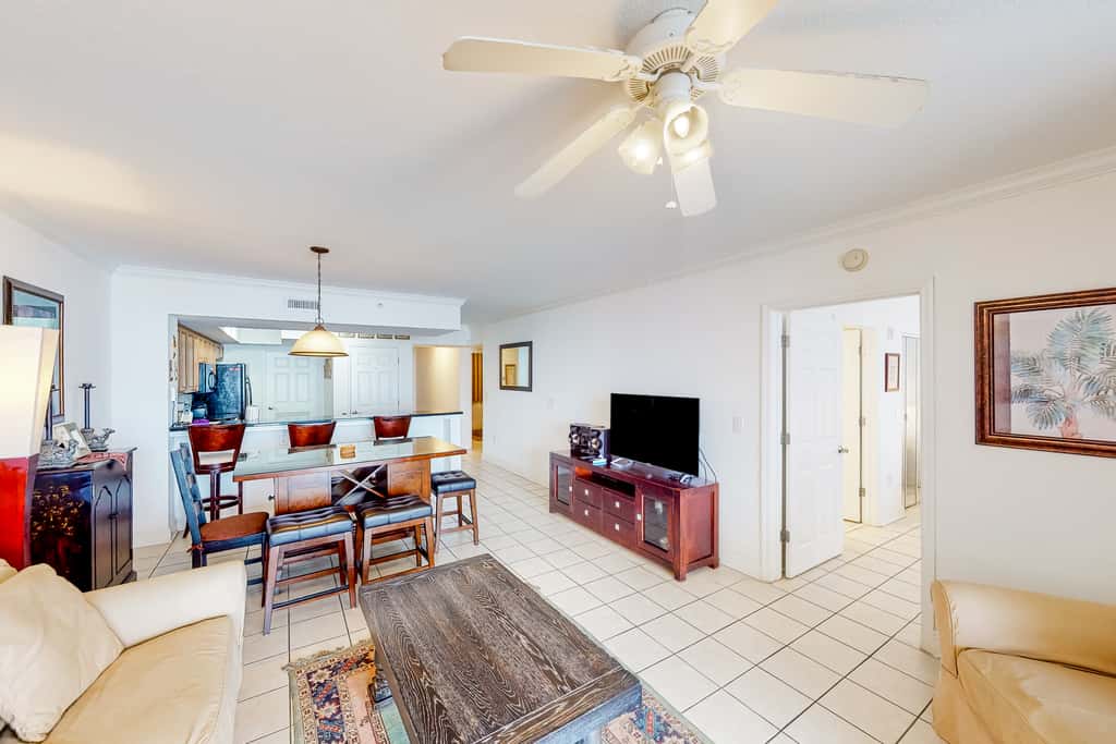 Beachfront condo with Gulf views, private balcony, pools, hot tub & beach access