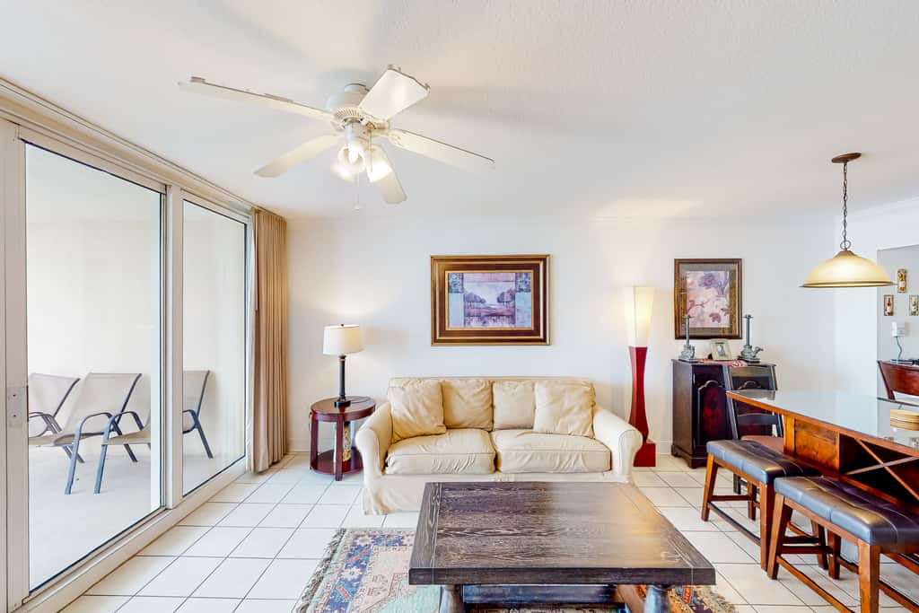 Beachfront condo with Gulf views, private balcony, pools, hot tub & beach access