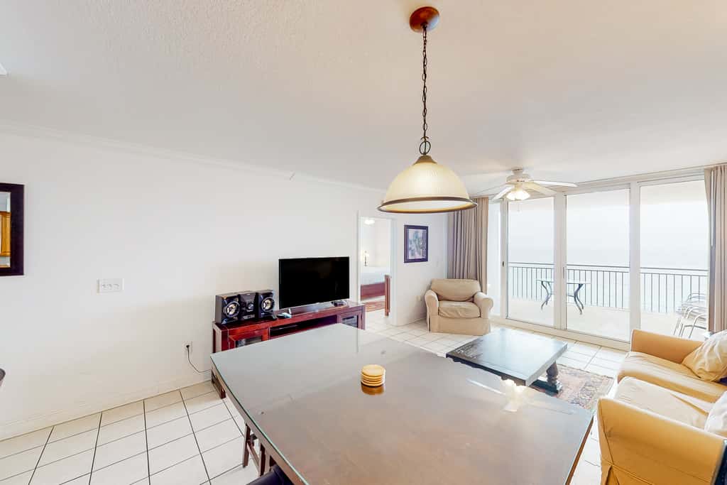 Beachfront condo with Gulf views, private balcony, pools, hot tub & beach access