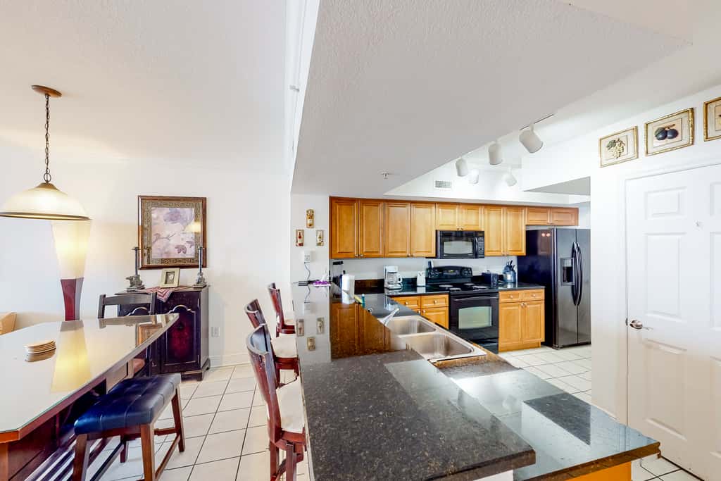 Beachfront condo with Gulf views, private balcony, pools, hot tub & beach access