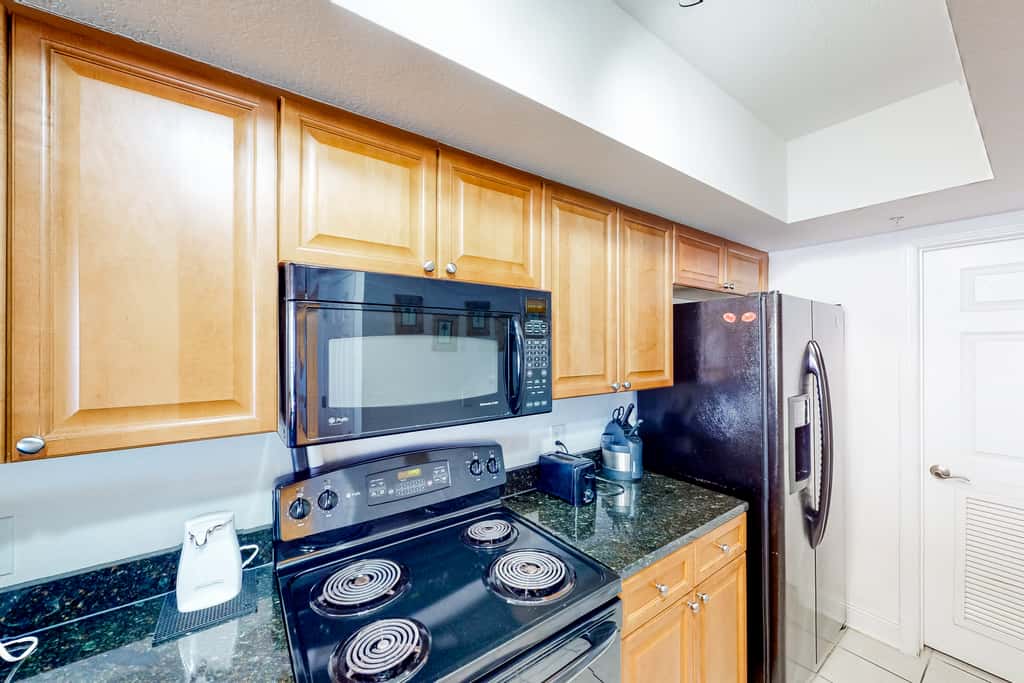 Beachfront condo with Gulf views, private balcony, pools, hot tub & beach access