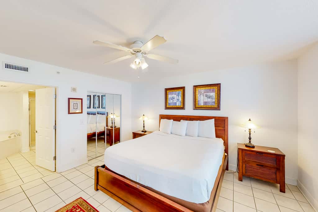 Beachfront condo with Gulf views, private balcony, pools, hot tub & beach access