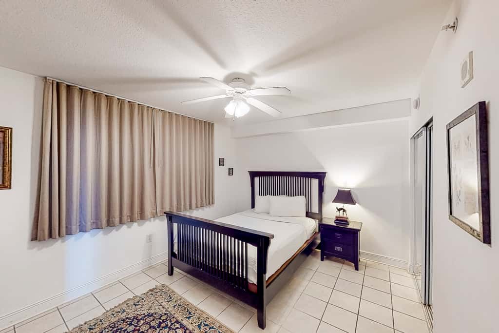 Beachfront condo with Gulf views, private balcony, pools, hot tub & beach access