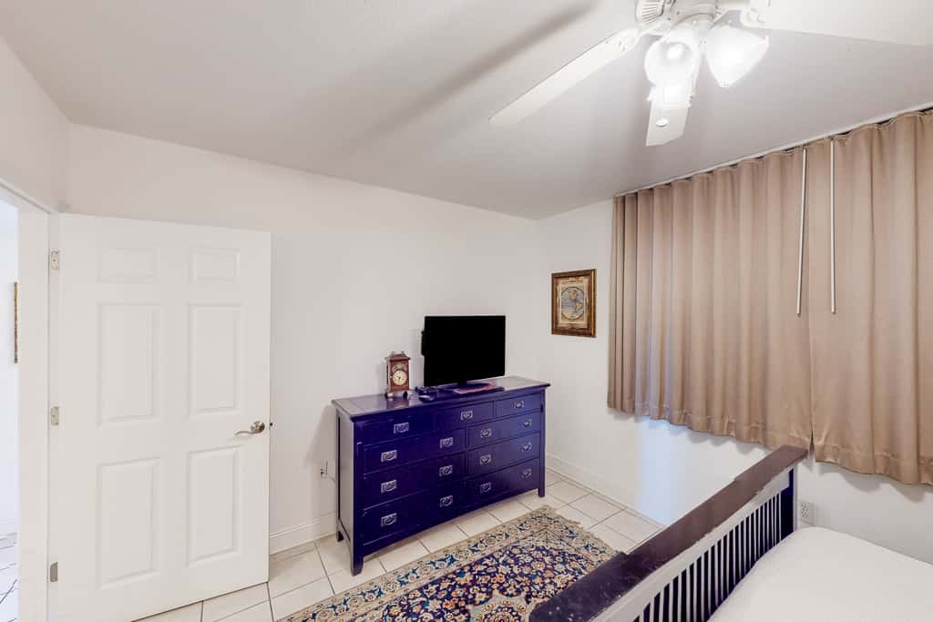 Beachfront condo with Gulf views, private balcony, pools, hot tub & beach access