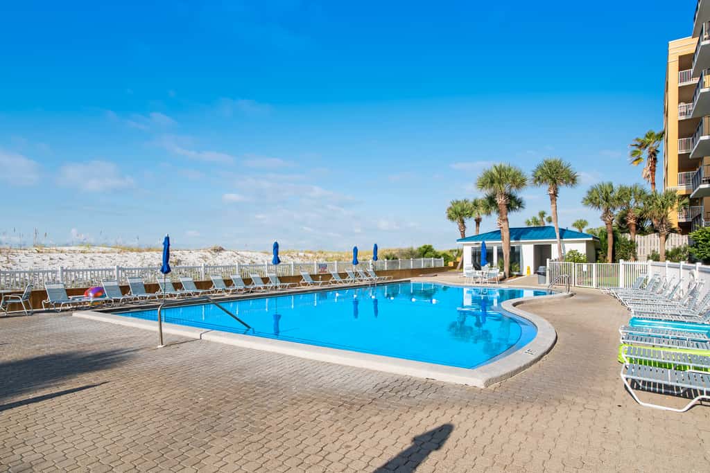 Beachfront condo with Gulf views, private balcony, pools, hot tub & beach access