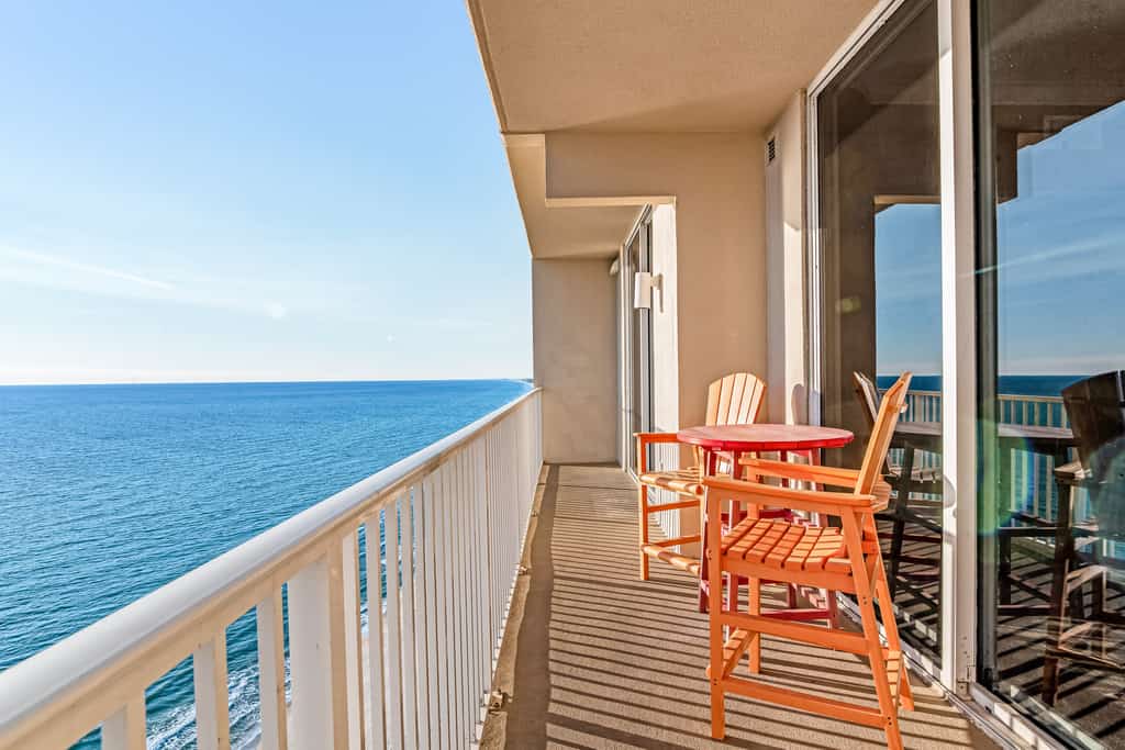 Gulf front Condo with Views, Shared In&Outdoor Pools, Hot Tub, Gym, High-Speed WiFi