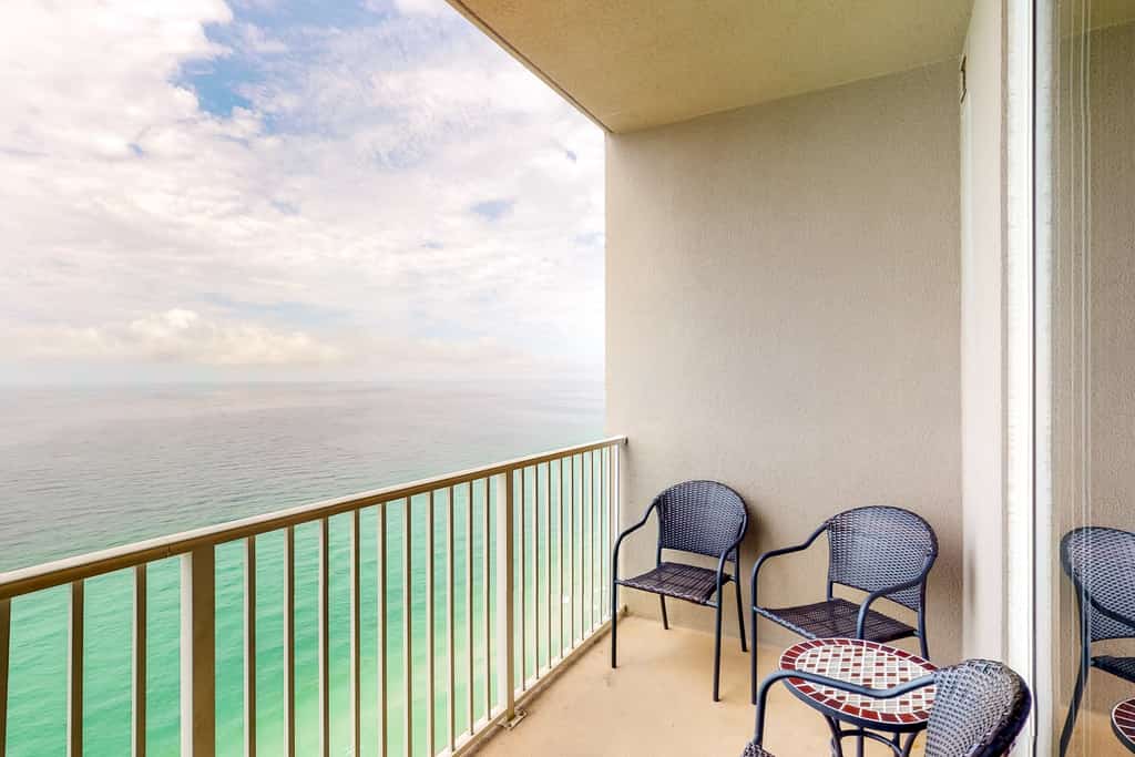 Warm & welcoming condo with Gulf and beach views, on-site pools & hot tub