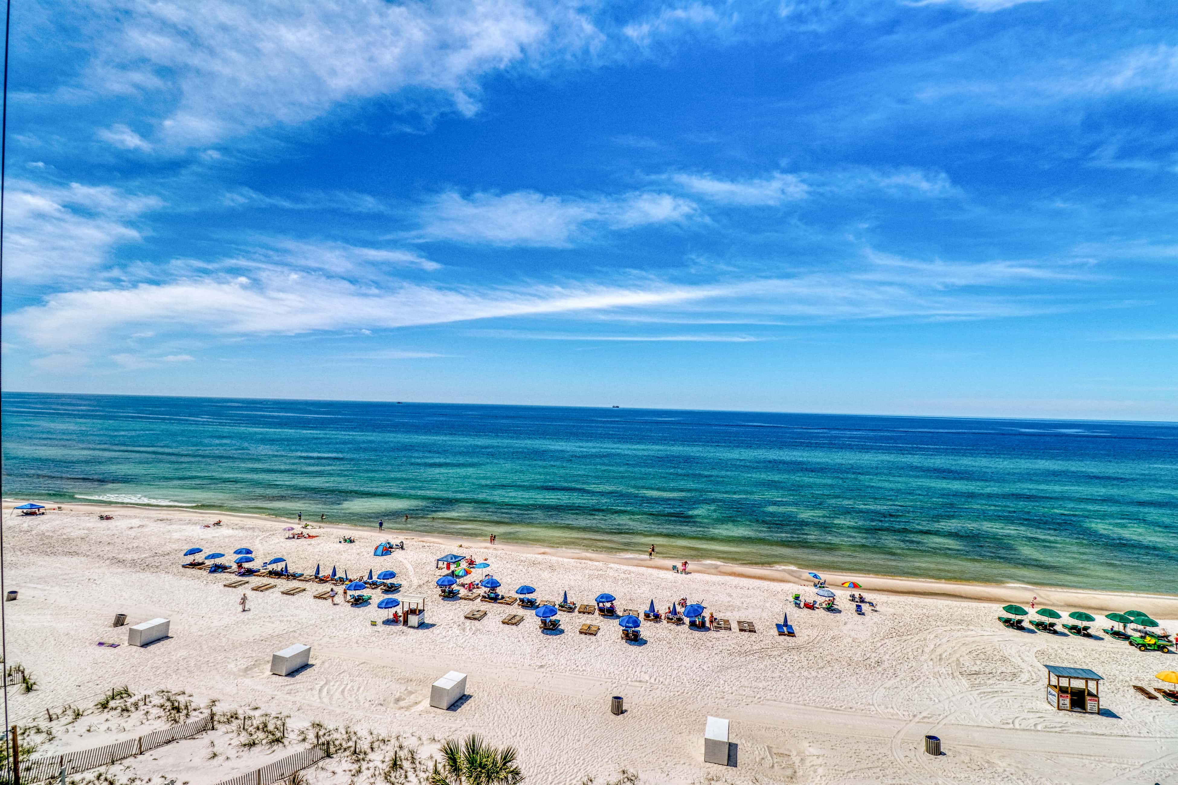 Centrally located condo with private balcony, Pool & Hot tub
