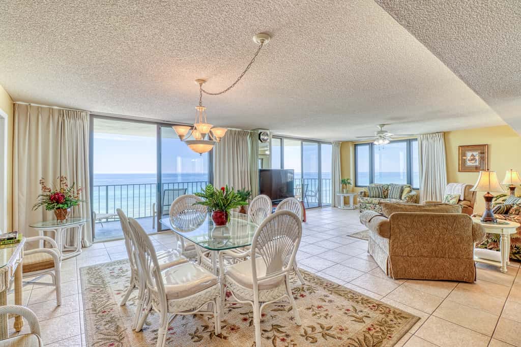 Centrally located condo with private balcony, Pool & Hot tub