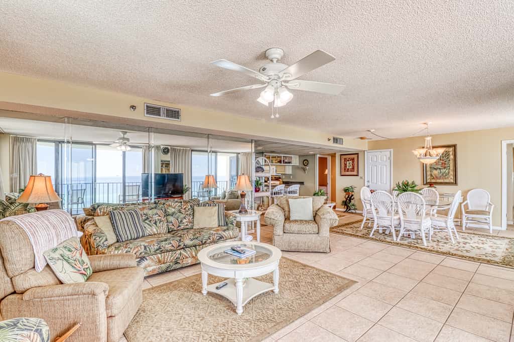 Centrally located condo with private balcony, Pool & Hot tub