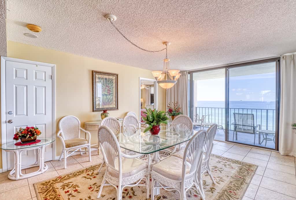 Centrally located condo with private balcony, Pool & Hot tub