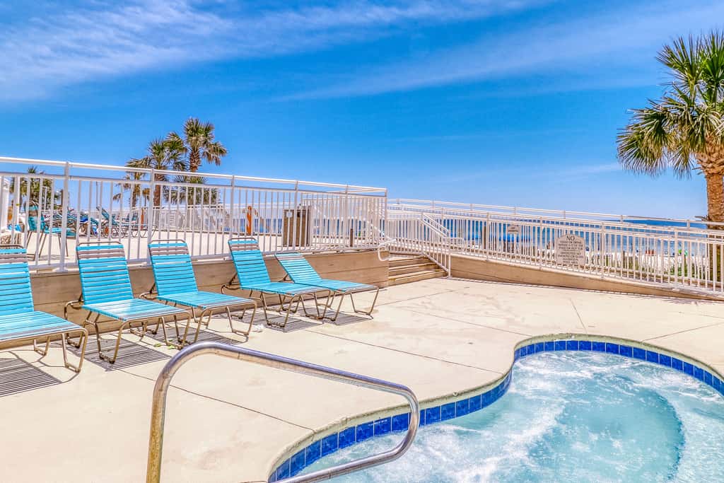 Centrally located condo with private balcony, Pool & Hot tub