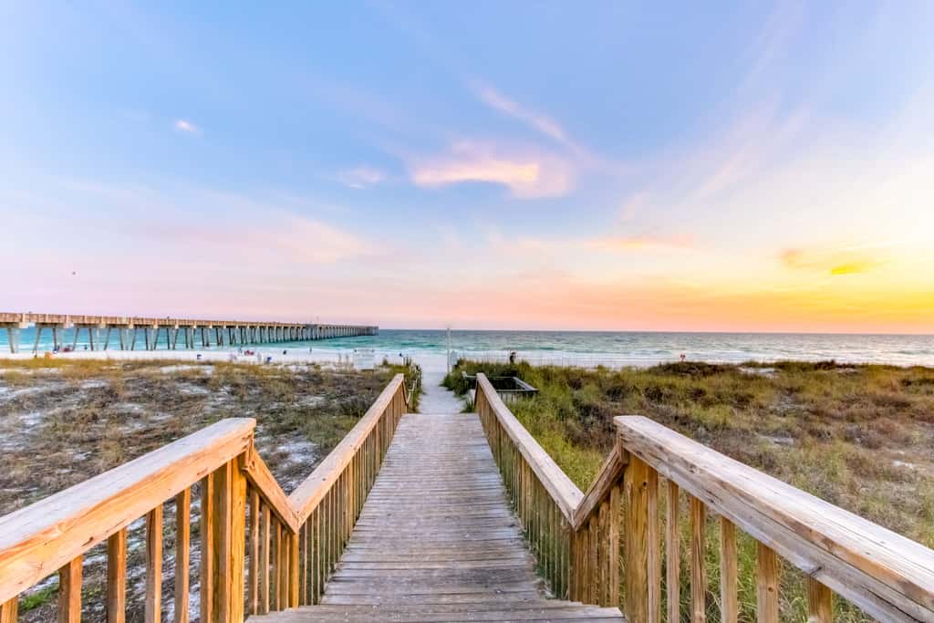 Centrally located condo with private balcony, Pool & Hot tub