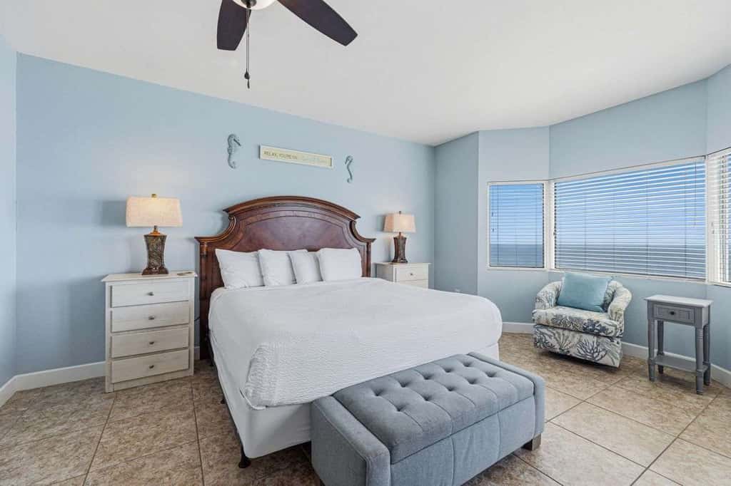 Gulf-front resort condo with 2 on-site lagoon pools, hot tubs & beach service