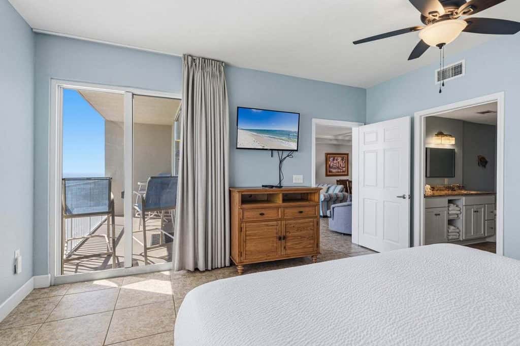 Gulf-front resort condo with 2 on-site lagoon pools, hot tubs & beach service