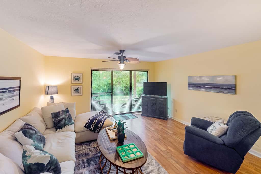 Sunny condo near the sand with pool, hot tub, tennis, smart TV, W&D, & AC